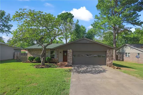 3148 Pawnee Ct, Fayetteville, AR 72701