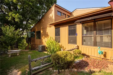 9037 N Park Rd, Rogers, AR 72756