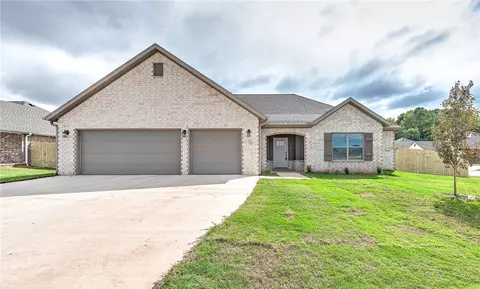 72 N Adler Ave, Farmington, AR 72730