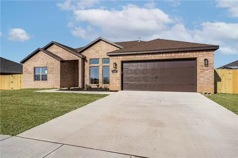 2707 N Penny St, Siloam Springs, AR 72761
