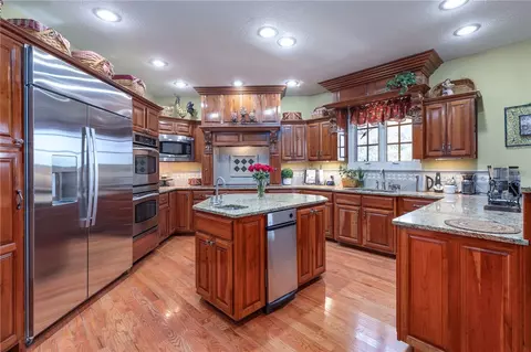 Kitchen - 1959 Private Road 1064, Monett, MO 65708 photo 1 of 2