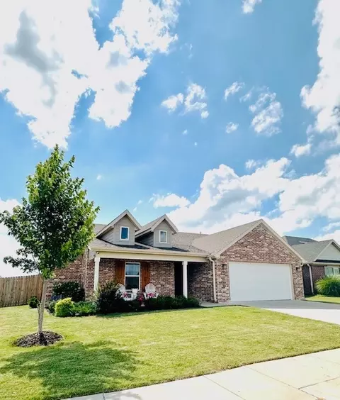 1049 Trailwood St, Springdale, AR 72762