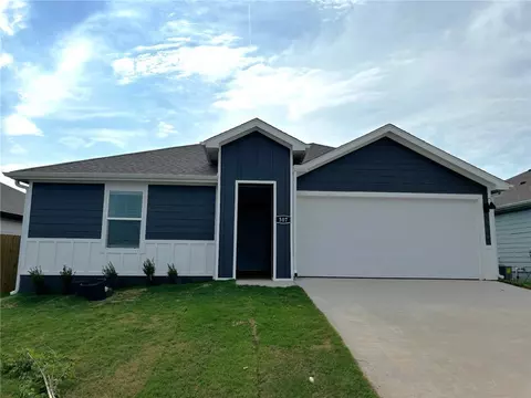 307 NW Bellflower St, Highfill, AR 72734