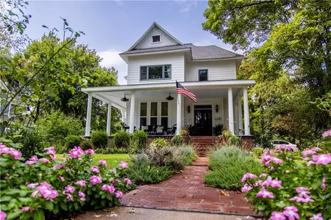 302 Wright St, Siloam Springs, AR 72761