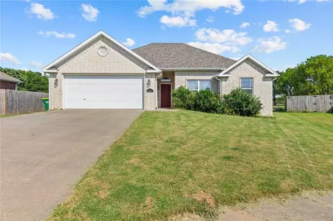 5667 Cord Ave, Springdale, AR 72762