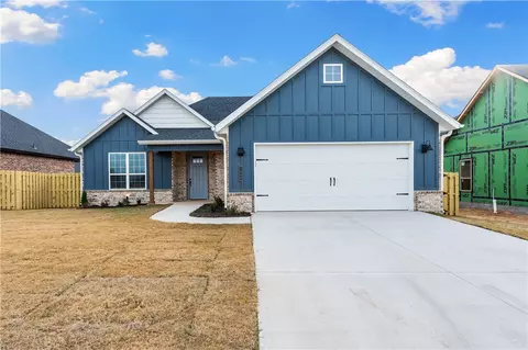 1905 Bugg St, Pea Ridge, AR 72751