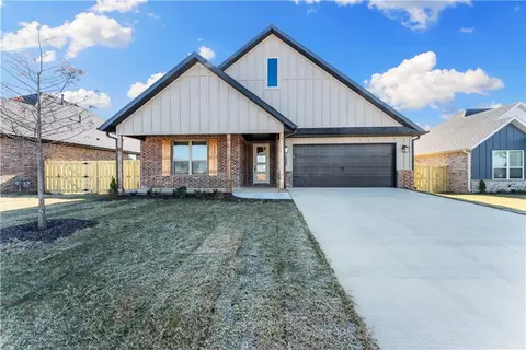 1907 Bugg St, Pea Ridge, AR 72751