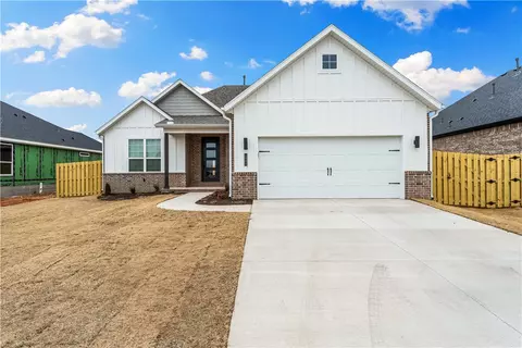 1904 Edwards St, Pea Ridge, AR 72751