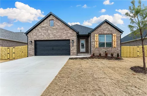 1906 Edwards St, Pea Ridge, AR 72751