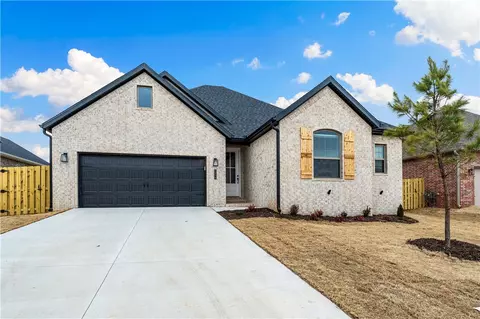 1910 Edwards St, Pea Ridge, AR 72751