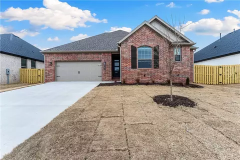 1912 Edwards St, Pea Ridge, AR 72751