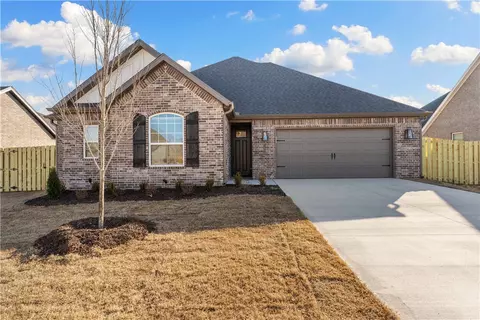 1911 Edwards St, Pea Ridge, AR 72751