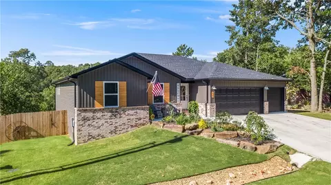 14 Darlington Dr, Bella Vista, AR 72714