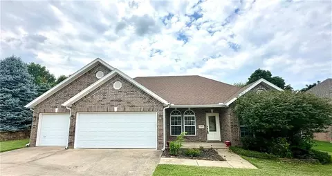 1795 N Desarc Way, Fayetteville, AR 72704