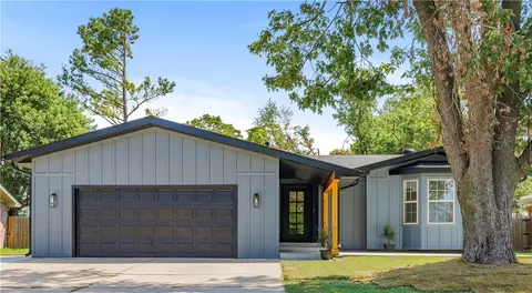 1110 NW G St, Bentonville, AR 72712