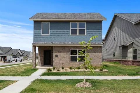 2107 SW Poppy St, Bentonville, AR 72712