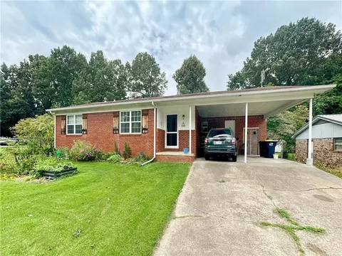 102 Prestonwood St, Harrison, AR 72601