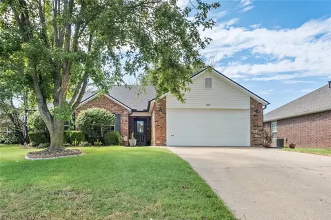 808 Ouachita Dr, Bentonville, AR 72712
