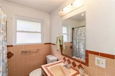 Bath - 703 E Sumac, Rogers, AR 72756 photo 1 of 2