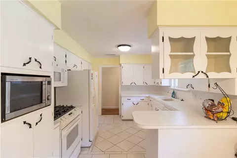 Kitchen - 703 E Sumac, Rogers, AR 72756 photo 2 of 2