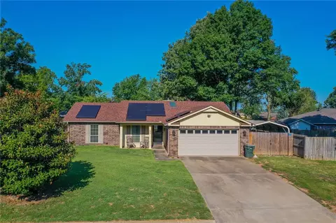 233 E Village Dr, Fayetteville, AR 72703