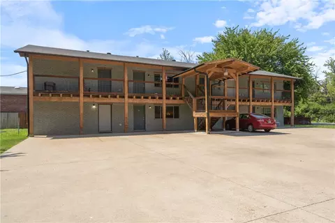969 W Holly St, Fayetteville, AR 72703