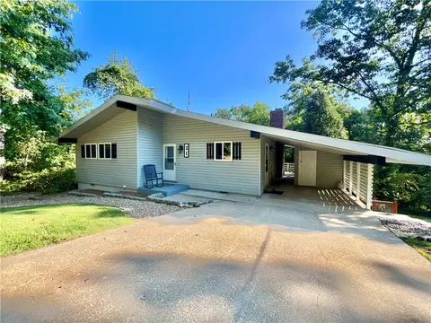 21 Grisham Cir, Bella Vista, AR 72715
