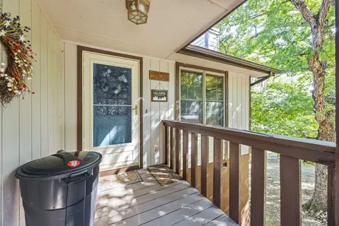 25 Oak Point Dr, Holiday Island, AR 72631