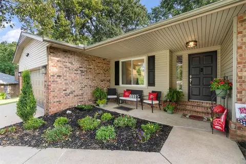64 E 27th Cir, Fayetteville, AR 72701