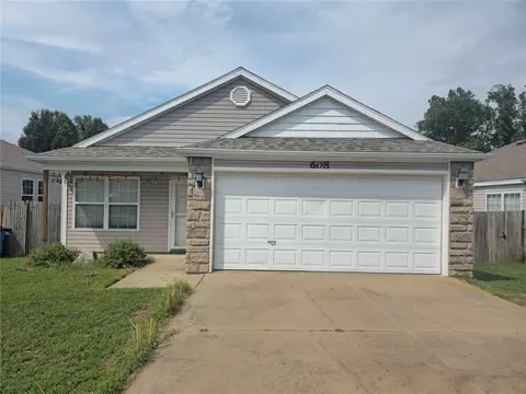 608 Meadowbrook Ct, Decatur, AR 72722