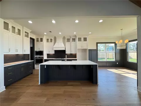 302 Estella St, Lowell, AR 72745 photo 6
