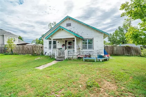 911 S Arkansas St, Rogers, AR 72756