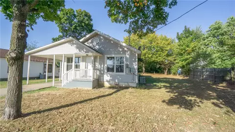 606 N Kansas St, Springdale, AR 72764
