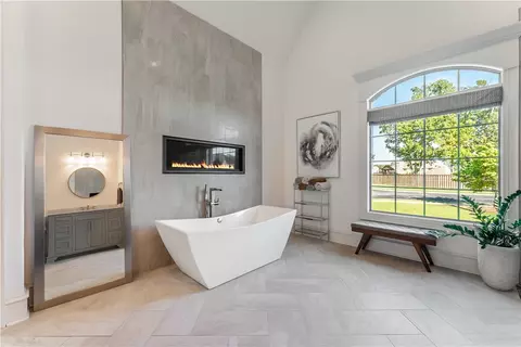Bath - 3411 Post Oak Ct, Centerton, AR 72719 photo 3 of 12