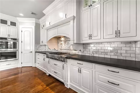 Kitchen - 3411 Post Oak Ct, Centerton, AR 72719 photo 6 of 9