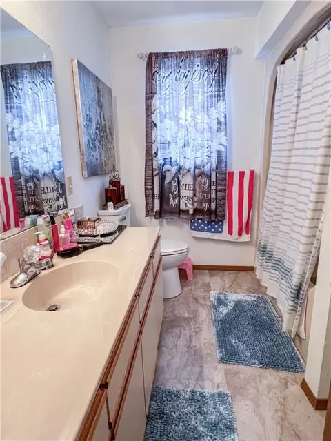 Bath - 2644 Ruth Ave, Springdale, AR 72764 photo 3 of 5