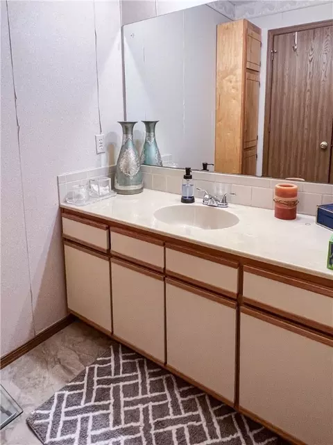 Bath - 2644 Ruth Ave, Springdale, AR 72764 photo 1 of 5