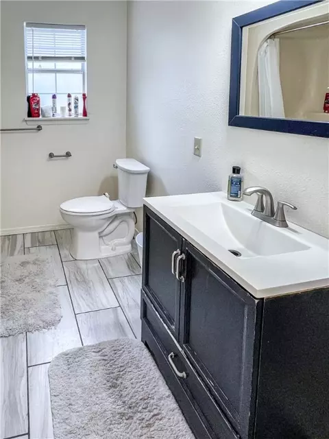 Bath - 2644 Ruth Ave, Springdale, AR 72764 photo 4 of 5