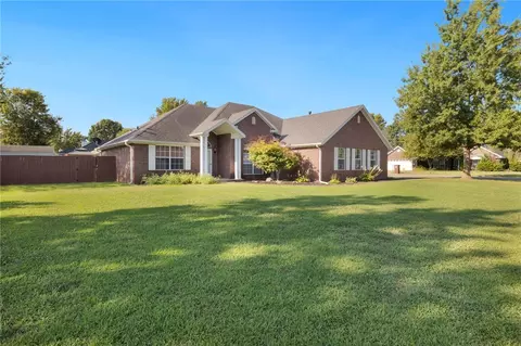 305 Center Dr, Lowell, AR 72745