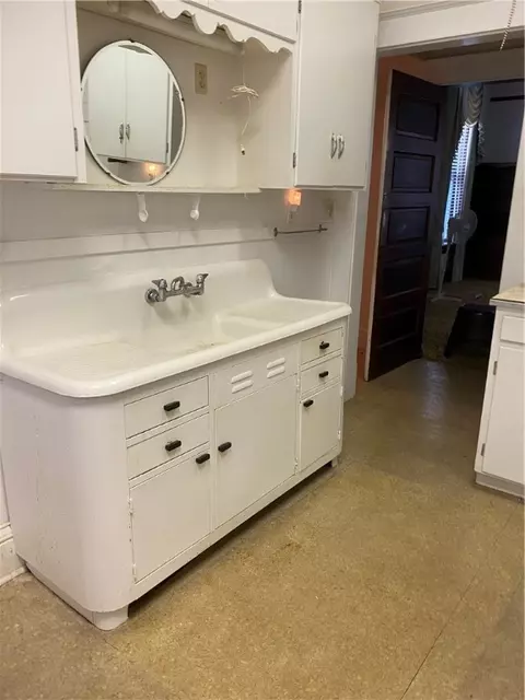 Kitchen - 523 N 7th St, Fort Smith, AR 72901 photo 2 of 5