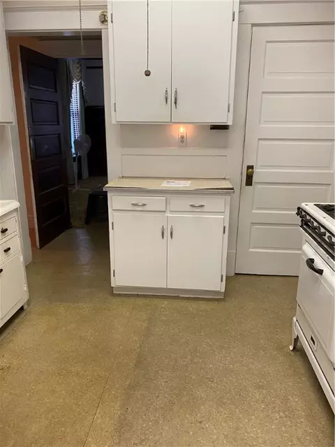 Kitchen - 523 N 7th St, Fort Smith, AR 72901 photo 3 of 5