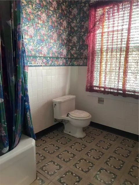 Bath - 523 N 7th St, Fort Smith, AR 72901 photo 2 of 2