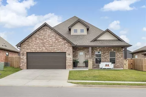 2051 Tallgrass Ter, Centerton, AR 72719
