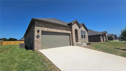 2300 Langford St, Pea Ridge, AR 72751