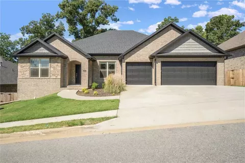 1205 Sycamore St, Cave Springs, AR 72718