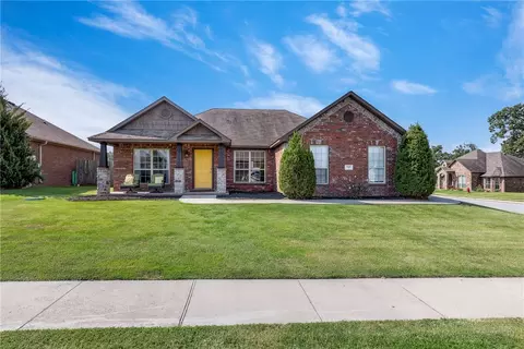 705 Dollar St, Cave Springs, AR 72718