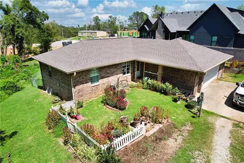 1002 NW B St, Bentonville, AR 72712