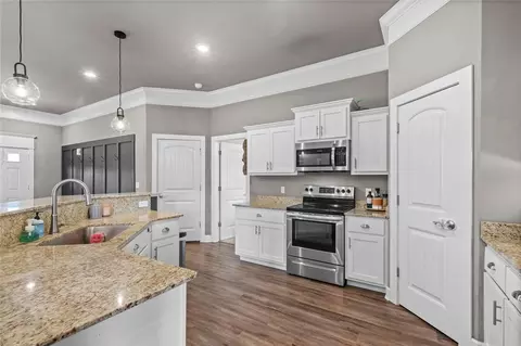 Kitchen - 532 E Harness Ln, West Fork, AR 72774 photo 1 of 2