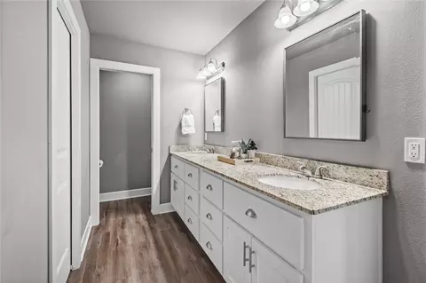 Bath - 532 E Harness Ln, West Fork, AR 72774 photo 1 of 3