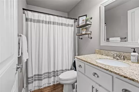 Bath - 532 E Harness Ln, West Fork, AR 72774 photo 3 of 3